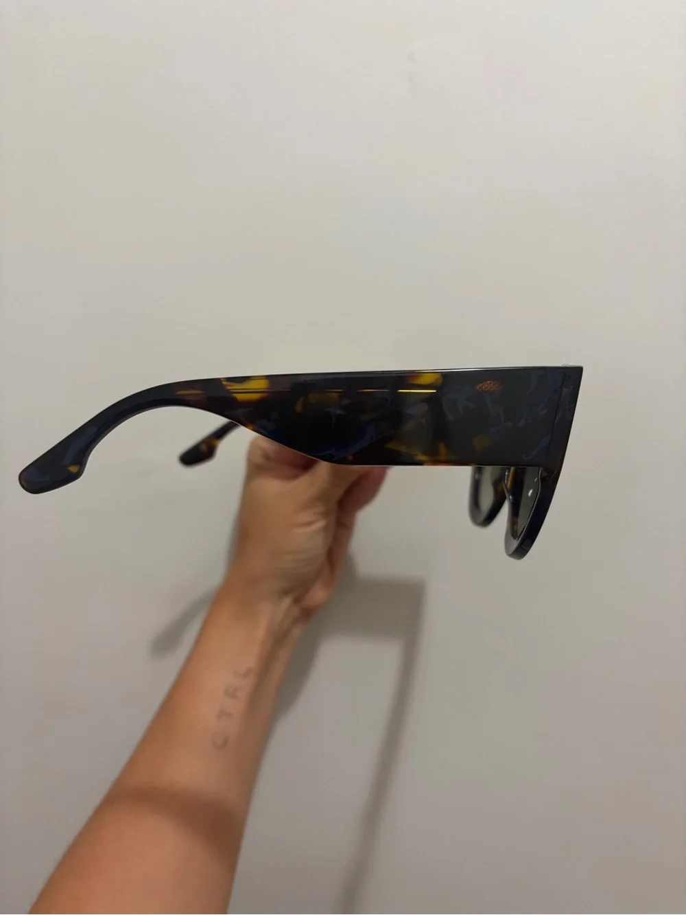 Victoria Beckham Chunky Cat-Eye Sunglasses